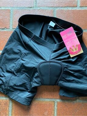 NWT Canari Black Women's Athletic Cycling Shorts